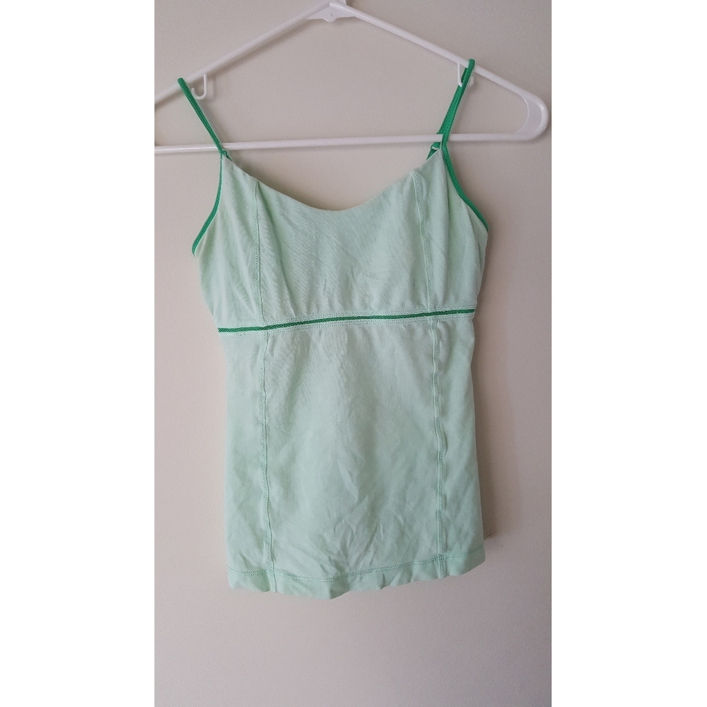 Mint green lululemon tank top size 4 w/ shelf bra